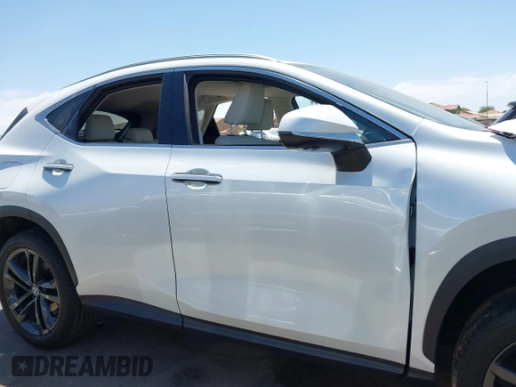 2025 Lexus NX 450h+ Luxury z VIN JTJHKCFZ0S2057811, wystawiony jako IAAI lot #42369138 z przebiegiem 1 962 mil mil oraz . Historia ofert i sprzedaży dostępna na DreamBid. Obrazek 14.