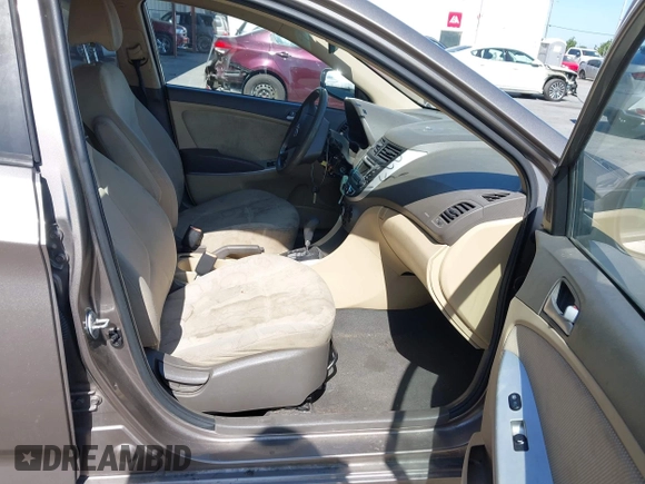 2014 Hyundai Accent GLS z VIN KMHCT4AE9EU671748, wystawiony jako IAAI lot #42356469 z przebiegiem 179 390 mil mil oraz . Historia ofert i sprzedaży dostępna na DreamBid. Obrazek 5.