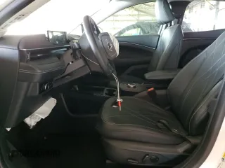 2024 Ford Mustang Mach-E Select z VIN 3FMTK1SU0RMA02124, wystawiony jako Copart lot #48506325 z przebiegiem 23 009 mil mil oraz Szkoda całkowita • Salvage title. Historia ofert i sprzedaży dostępna na DreamBid. Obrazek 7.