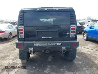 2007 Hummer H2 SUV z VIN 5GRGN23UX7H112972, wystawiony jako IAAI lot #41980625 z przebiegiem 214 857 mil mil oraz . Historia ofert i sprzedaży dostępna na DreamBid. Obrazek 17.