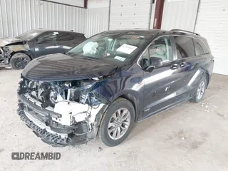 2021 Toyota Sienna LE z VIN 5TDKRKEC3MS070561, wystawiony jako IAAI lot #42331063 z przebiegiem 56 413 mil mil oraz . Historia ofert i sprzedaży dostępna na DreamBid. Obrazek 2.