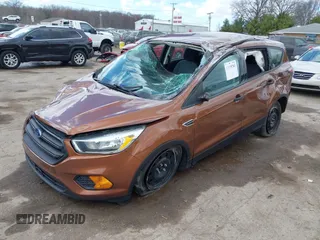 2017 Ford Escape S с VIN 1FMCU0F75HUA13185, выставлен на аукционе IAAI как лот 42038703 с пробегом 131 002 миль миль и . История ставок и продаж доступна на DreamBid. Изображение 2.