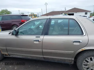 2003 Ford Crown Victoria LX z VIN 2FAFP74W13X120754, wystawiony jako IAAI lot #42212879 z przebiegiem 91 438 mil mil oraz . Historia ofert i sprzedaży dostępna na DreamBid. Obrazek 14.