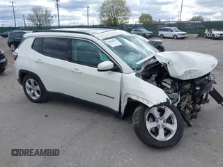 2017 Jeep Compass Latitude z VIN 3C4NJDBB3HT692391, wystawiony jako IAAI lot #42048619 z przebiegiem 62 850 mil mil oraz . Historia ofert i sprzedaży dostępna na DreamBid. Obrazek 1.