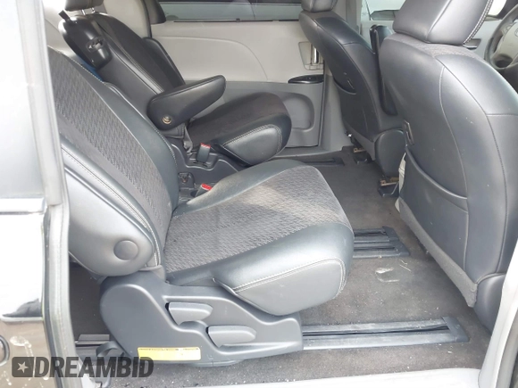 2011 Toyota Sienna SE with VIN 5TDXK3DCXBS112867, listed as a IAAI auction lot 41394925 with 235,567 mi miles. Bid and sale history available at carsss.com. Image 8.