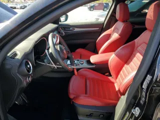 2024 Alfa Romeo Stelvio Ti z VIN ZASPAKBN3R7D79474, wystawiony jako Copart lot #50245995 z przebiegiem 14 558 mil mil oraz Szkoda całkowita • Salvage title. Historia ofert i sprzedaży dostępna na DreamBid. Obrazek 7.