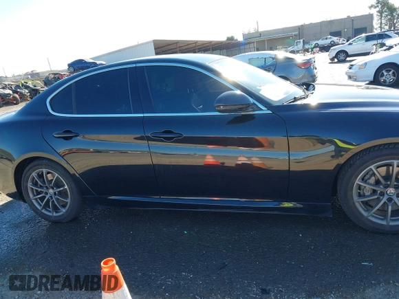 2018 Alfa Romeo Giulia with VIN ZARFAEBN5J7581071, listed as a IAAI auction lot 41313207 with 91,793 mi miles. Bid and sale history available at carsss.com. Image 13.