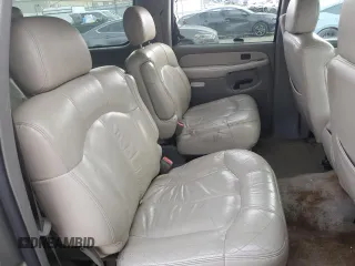 2000 Chevrolet Suburban LT with VIN 3GNFK16T3YG208884, listed as a Copart auction lot 48656935 with 377,458 mi miles and Salvage Title. Bid and sale history available at carsss.com. Image 11.