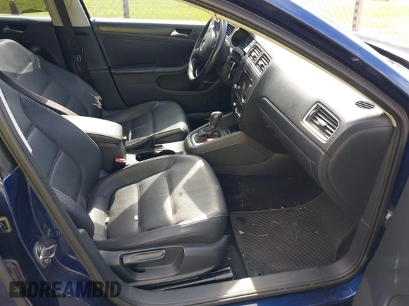 2012 Volkswagen Jetta SE with VIN 3VWDX7AJ1CM389470, listed as a IAAI auction lot 41011343 with 133,295 mi miles and . Bid and sale history available at DreamBid. Image 5.