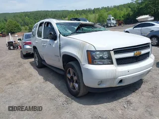 2013 Chevrolet Tahoe LT z VIN 1GNSCBE07DR372979, wystawiony jako IAAI lot #42281955 z przebiegiem 214 737 mil mil oraz . Historia ofert i sprzedaży dostępna na DreamBid. Obrazek 1.