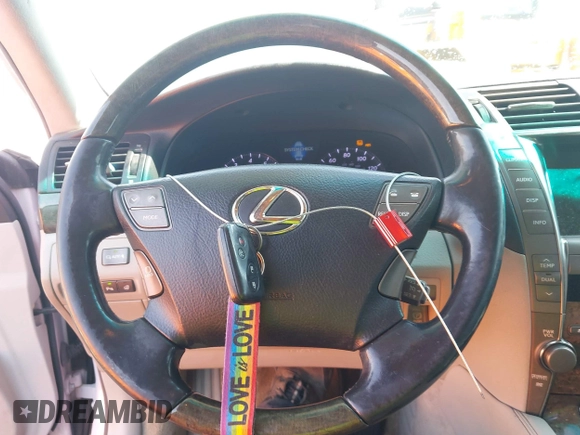 2008 Lexus LS 460 z VIN JTHBL46F285070311, wystawiony jako IAAI lot #42035847 z przebiegiem 220 321 mil mil oraz . Historia ofert i sprzedaży dostępna na DreamBid. Obrazek 11.
