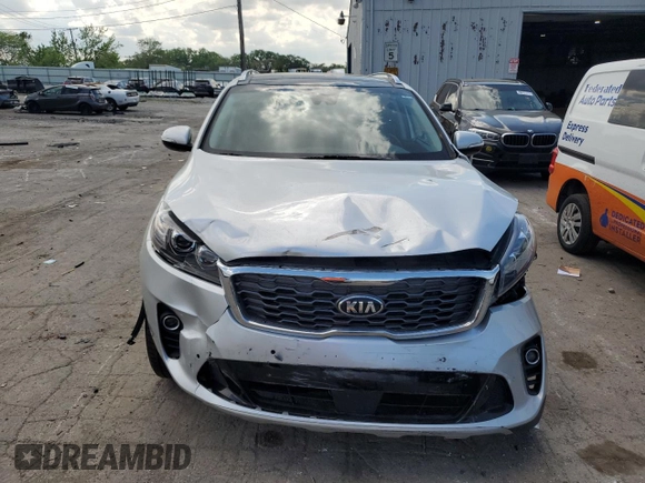 2019 Kia Sorento EX z VIN 5XYPHDA56KG528227, wystawiony jako Copart lot #56522575 z przebiegiem 101 507 mil mil oraz Czysty tytuł • Clean title. Historia ofert i sprzedaży dostępna na DreamBid. Obrazek 5.
