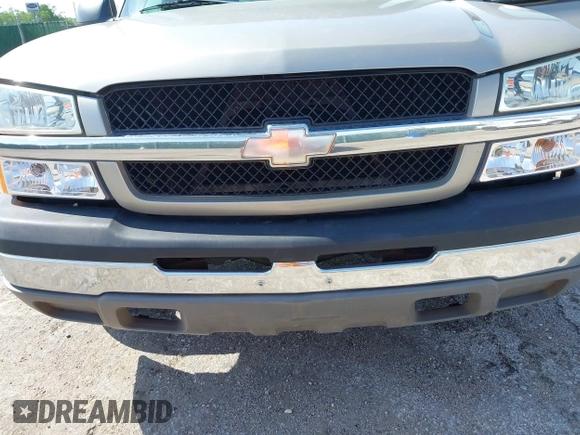 2004 Chevrolet Silverado 1500 Work Truck with VIN 1GCEC14X54Z233870, listed as a IAAI auction lot 42114163 with 236,226 mi miles. Bid and sale history available at carsss.com. Image 6.