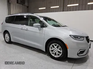 2022 Chrysler Pacifica Touring L z VIN 2C4RC1BG0NR167373, wystawiony jako Copart lot #56071675 z przebiegiem 60 107 mil mil oraz Czysty tytuł • Clean title. Historia ofert i sprzedaży dostępna na DreamBid. Obrazek 4.