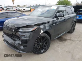 2025 Land Rover Range Rover Sport z VIN SAL1L9E45SA423111, wystawiony jako IAAI lot #42090141 z przebiegiem 4 668 mil mil oraz . Historia ofert i sprzedaży dostępna na DreamBid. Obrazek 2.