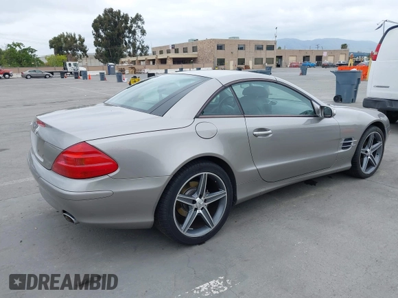 2005 Mercedes-Benz SL 500 z VIN WDBSK75F75F102486, wystawiony jako IAAI lot #42129769 z przebiegiem 61 246 mil mil oraz . Historia ofert i sprzedaży dostępna na DreamBid. Obrazek 4.