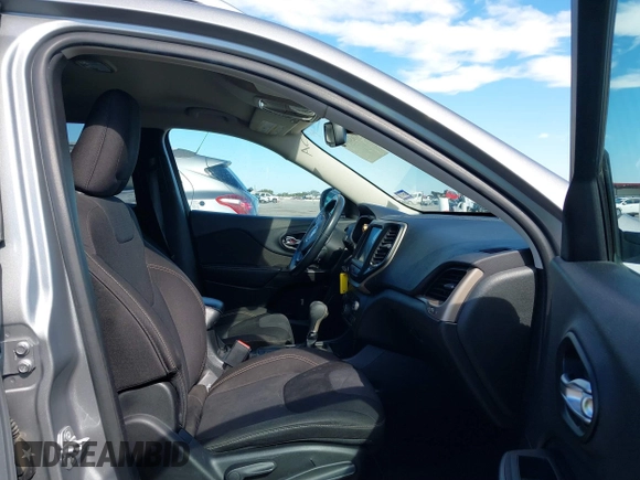 2015 Jeep Cherokee Latitude with VIN 1C4PJLCB8FW620336, listed as a IAAI auction lot 41634997 with 130,335 mi miles. Bid and sale history available at carsss.com. Image 5.