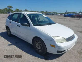 2005 Ford Focus S with VIN 3FAFP37N55R142740, listed as a IAAI auction lot 42052407 with 194,660 mi miles and . Bid and sale history available at carsss.com. Image 1.