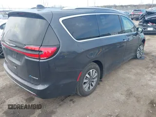 2021 Chrysler Pacifica Hybrid Touring L z VIN 2C4RC1L7XMR593987, wystawiony jako IAAI lot #41855966 z przebiegiem 72 685 mil mil oraz . Historia ofert i sprzedaży dostępna na DreamBid. Obrazek 4.