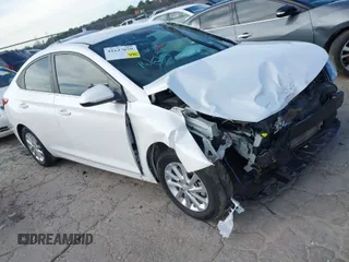 2022 Hyundai Accent SE with VIN 3KPC24A61NE180279, listed as a IAAI auction lot 41627670 with 33,239 mi miles. Bid and sale history available at carsss.com. Image 1.