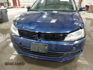 2011 Volkswagen Jetta SE z VIN 3VWDZ7AJ6BM105985, wystawiony jako IAAI lot #41818129 z przebiegiem 126 051 mil mil oraz . Historia ofert i sprzedaży dostępna na DreamBid. Obrazek 6.
