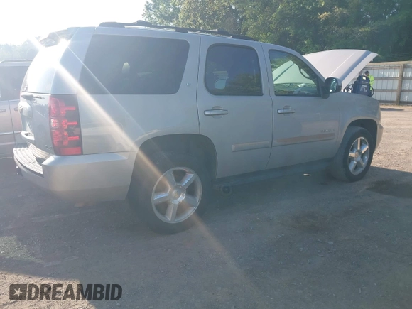 2007 Chevrolet Tahoe LTZ z VIN 1GNFK130X7J298560, wystawiony jako IAAI lot #42127703 z przebiegiem 268 095 mil mil oraz . Historia ofert i sprzedaży dostępna na DreamBid. Obrazek 4.
