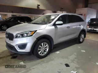 2017 Kia Sorento LX z VIN 5XYPG4A3XHG187733, wystawiony jako Copart lot #42078444 z przebiegiem 83 881 mil mil oraz Szkoda całkowita • Salvage title. Historia ofert i sprzedaży dostępna na DreamBid. Obrazek 1.