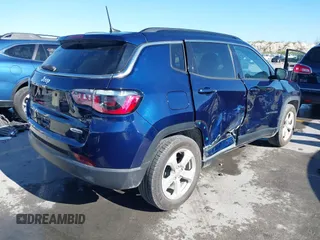 2021 Jeep Compass Altitude with VIN 3C4NJCBB4MT556033, listed as a IAAI auction lot 41198784 with 72,081 mi miles. Bid and sale history available at carsss.com. Image 4.