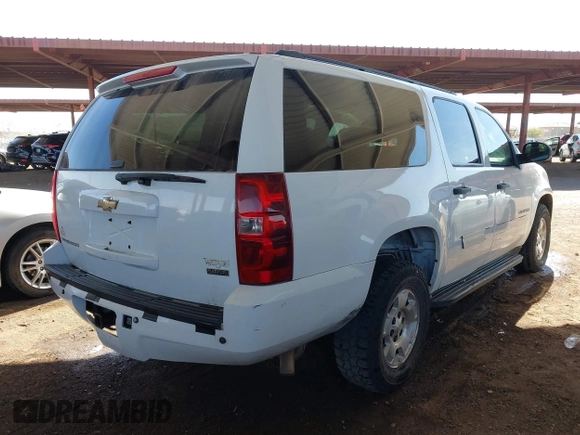 2010 Chevrolet Suburban LS with VIN 1GNUCHE01AR174986, listed as a IAAI auction lot 41697401 with 333,135 mi miles. Bid and sale history available at carsss.com. Image 4.