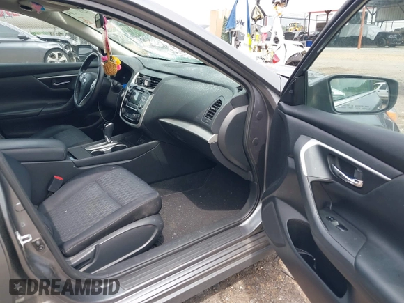2018 Nissan Altima SR with VIN 1N4AL3AP6JC267111, listed as a IAAI auction lot 42070413 with 117,954 mi miles and . Bid and sale history available at carsss.com. Image 5.