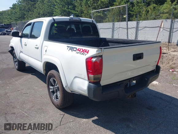 2017 Toyota Tacoma SR5 z VIN 3TMCZ5AN7HM065835, wystawiony jako IAAI lot #40250247 z przebiegiem 221 022 mil mil oraz . Historia ofert i sprzedaży dostępna na DreamBid. Obrazek 3.