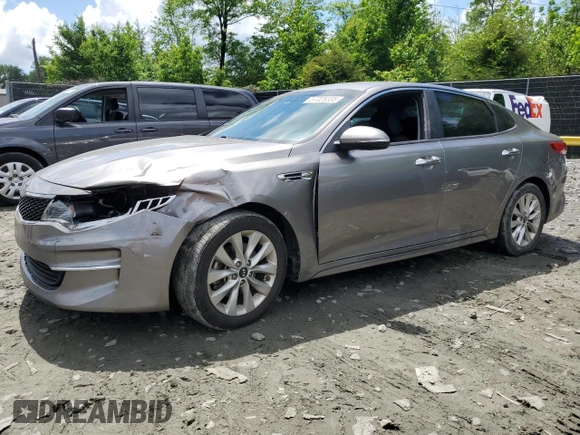2018 Kia Optima LX z VIN 5XXGT4L36JG263158, wystawiony jako Copart lot #57028335 z przebiegiem 43 050 mil mil oraz Szkoda całkowita • Salvage title. Historia ofert i sprzedaży dostępna na DreamBid. Obrazek 1.