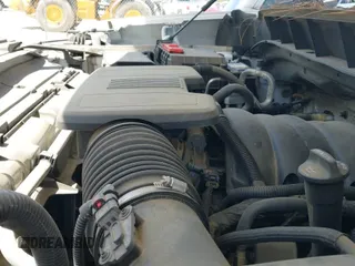 2019 Chevrolet Silverado 1500 Work Truck z VIN 1GCPWAEF5KZ177299, wystawiony jako IAAI lot #42268180 z przebiegiem 165 995 mil mil oraz . Historia ofert i sprzedaży dostępna na DreamBid. Obrazek 19.
