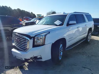 2017 GMC Yukon XL SLT z VIN 1GKS2GKC0HR207440, wystawiony jako IAAI lot #41715100 z przebiegiem 139 529 mil mil oraz . Historia ofert i sprzedaży dostępna na DreamBid. Obrazek 2.