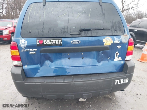 2007 Ford Escape XLT with VIN 1FMYU93117KA12085, listed as a IAAI auction lot 41195171 with 97,706 mi miles. Bid and sale history available at carsss.com. Image 6.