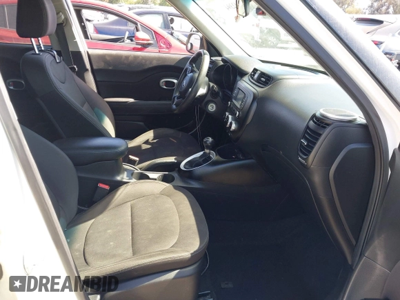 2016 Kia Soul z VIN KNDJN2A27G7324713, wystawiony jako IAAI lot #42394773 z przebiegiem 165 083 mil mil oraz . Historia ofert i sprzedaży dostępna na DreamBid. Obrazek 5.
