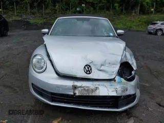 2013 Volkswagen Beetle 2.5L w/Sound/Nav z VIN 3VW5P7ATXDM812019, wystawiony jako Copart lot #56921485 z przebiegiem Nie podano mil oraz Szkoda całkowita • Salvage title. Historia ofert i sprzedaży dostępna na DreamBid. Obrazek 5.