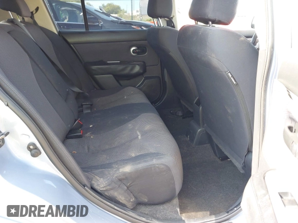 2009 Nissan Versa S z VIN 3N1BC13E29L404742, wystawiony jako IAAI lot #42394095 z przebiegiem 183 334 mil mil oraz . Historia ofert i sprzedaży dostępna na DreamBid. Obrazek 8.