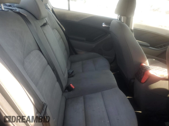 2016 Kia Forte EX z VIN KNAFX4A8XG5506110, wystawiony jako Copart lot #46479815 z przebiegiem 80 833 mil mil oraz Szkoda całkowita • Salvage title. Historia ofert i sprzedaży dostępna na DreamBid. Obrazek 10.