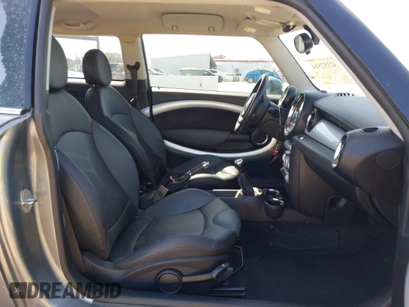 2007 MINI Hardtop S with VIN WMWMF73597TL86892, listed as a IAAI auction lot 42157544 with 93,097 mi miles and . Bid and sale history available at DreamBid. Image 5.