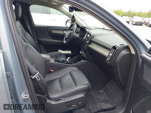 2021 Volvo XC40 Inscription with VIN YV4162UL2M2432602, listed as a IAAI auction lot 42331915 with 54,195 mi miles and . Bid and sale history available at DreamBid. Image 5.