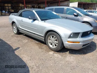 2006 Ford Mustang Standard z VIN 1ZVFT84N365184882, wystawiony jako IAAI lot #42398283 z przebiegiem 183 421 mil mil oraz . Historia ofert i sprzedaży dostępna na DreamBid. Obrazek 1.