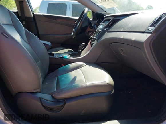 2013 Hyundai Sonata GLS z VIN 5NPEB4AC2DH594583, wystawiony jako IAAI lot #42328518 z przebiegiem 142 504 mil mil oraz . Historia ofert i sprzedaży dostępna na DreamBid. Obrazek 5.