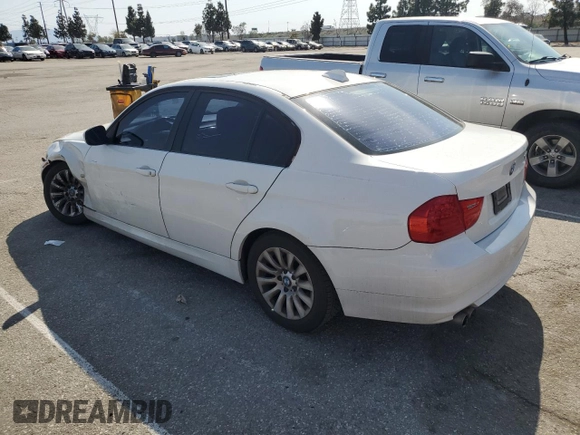 2009 BMW 3 Series 328i z VIN WBAPH57559NL79032, wystawiony jako Copart lot #52024355 z przebiegiem 115 036 mil mil oraz Szkoda całkowita • Salvage title. Historia ofert i sprzedaży dostępna na DreamBid. Obrazek 2.