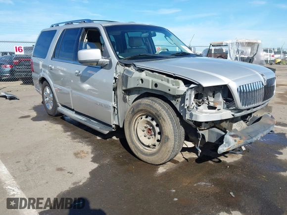 2006 Lincoln Navigator Luxury with VIN 5LMFU28516LJ13630, listed as a IAAI auction lot 42003960 with 139,505 mi miles. Bid and sale history available at carsss.com. Image 1.