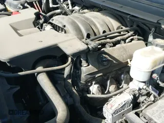 2019 Chevrolet Suburban LT z VIN 1GNSCHKC6KR178720, wystawiony jako IAAI lot #42539494 z przebiegiem 91 645 mil mil oraz . Historia ofert i sprzedaży dostępna na DreamBid. Obrazek 20.