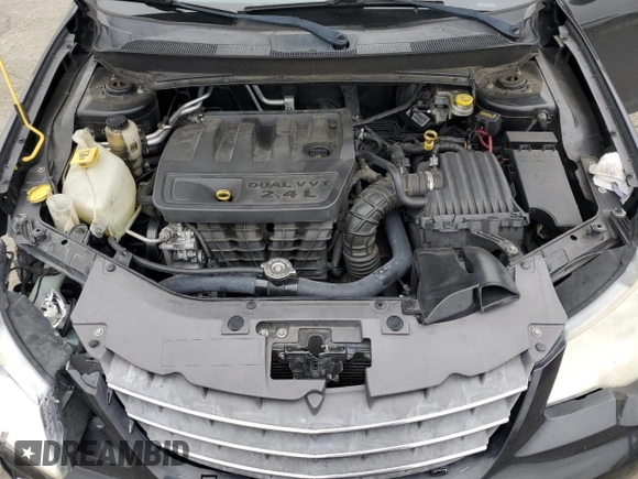2010 Chrysler Sebring Limited z VIN 1C3CC5FB5AN172298, wystawiony jako Copart lot #52951805 z przebiegiem 146 996 mil mil oraz Szkoda całkowita • Salvage title. Historia ofert i sprzedaży dostępna na DreamBid. Obrazek 11.