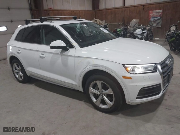 2020 Audi Q5 Premium with VIN WA1ANAFY1L2028384, listed as a IAAI auction lot 41834207 with 20,008 mi miles. Bid and sale history available at carsss.com. Image 1.