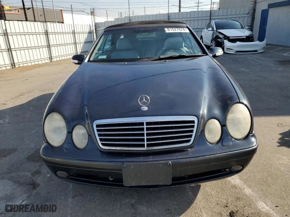 2003 Mercedes-Benz CLK-Class 4.3L with VIN WDBLK70G93T138327, listed as a Copart auction lot 81527674 with 118,590 mi miles and Salvage Title. Bid and sale history available at carsss.com. Image 5.