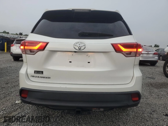 2018 Toyota Highlander LE with VIN 5TDZARFH0JS039501, listed as a Copart auction lot 59581135 with 103,389 mi miles and Salvage title. Bid and sale history available at DreamBid. Image 6.